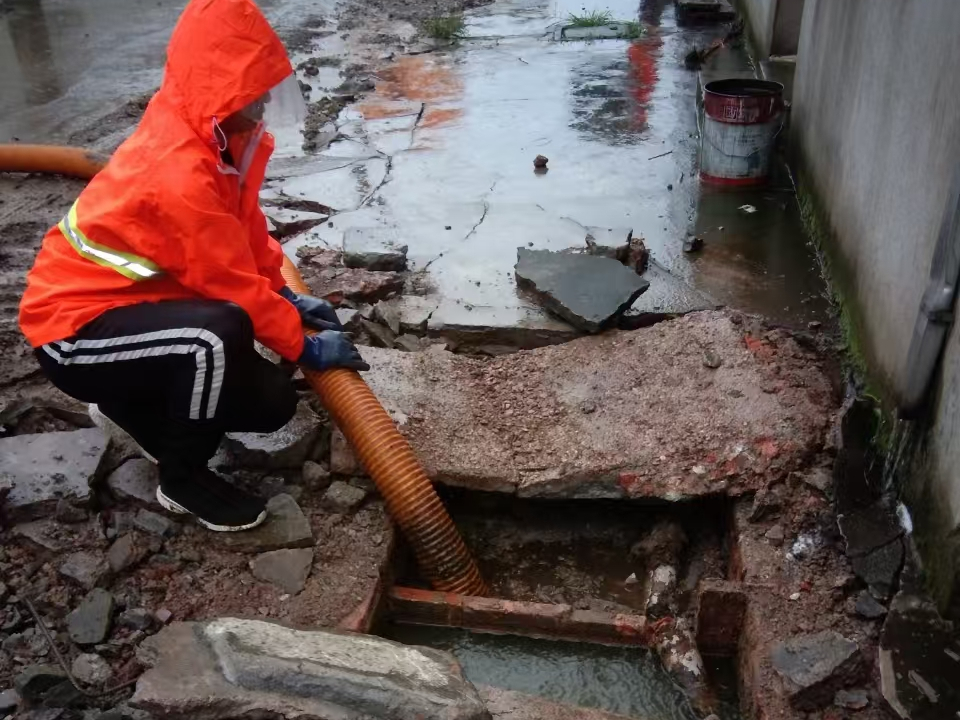 仪征专业清理污水池 炜誉市政以规范流程守护城市 “肠道”